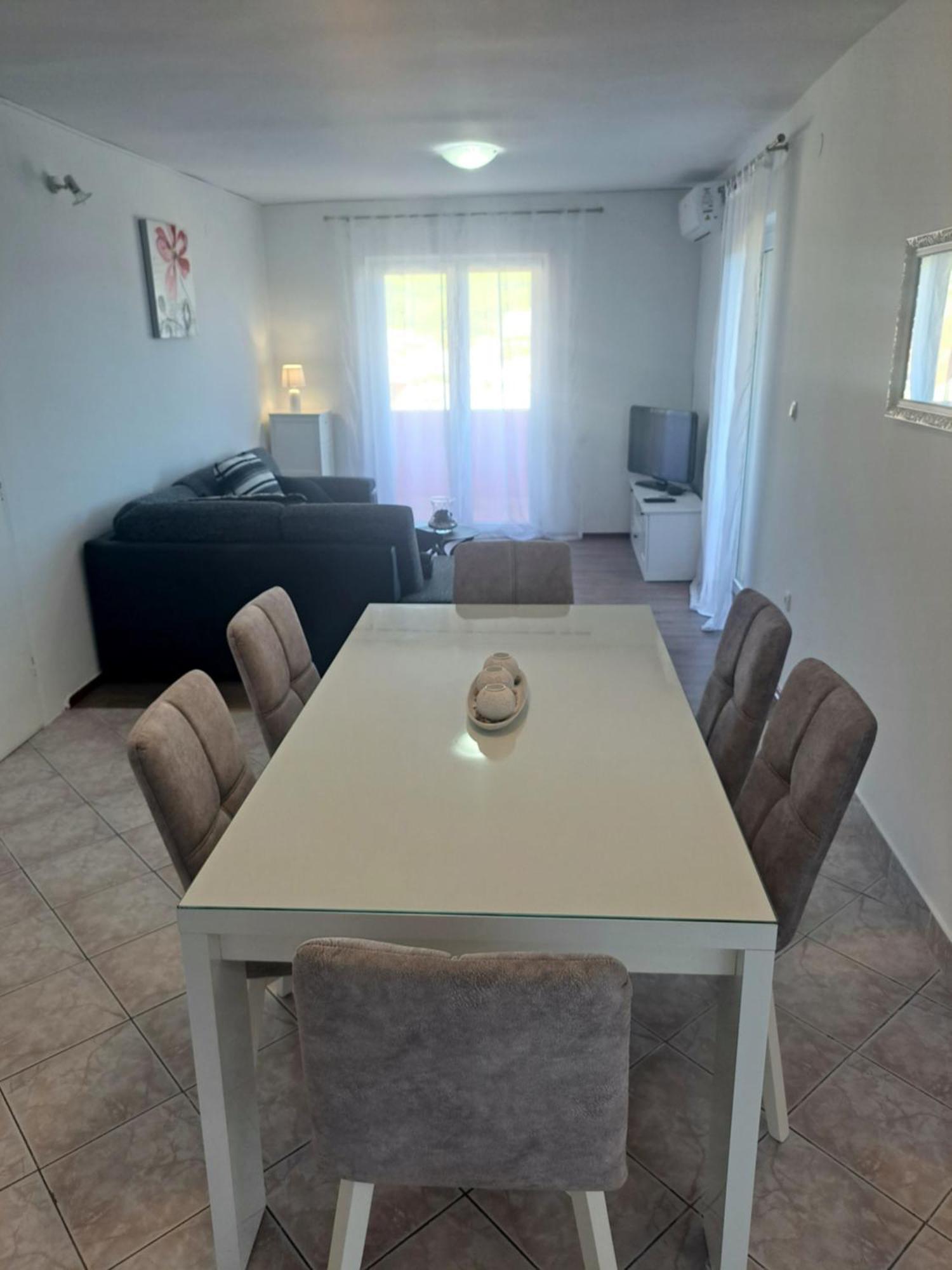 Lifestyle Apartment Подстрана Екстериор снимка