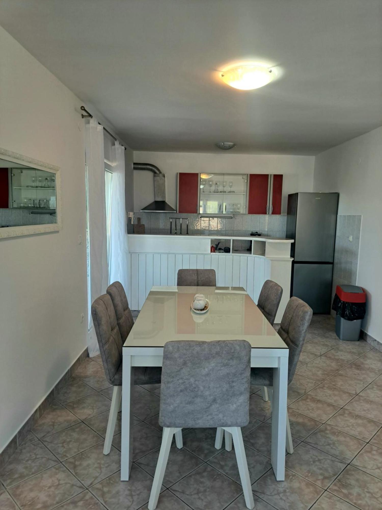 Lifestyle Apartment Подстрана Екстериор снимка
